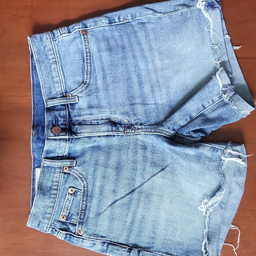GAP Girlfriend Mid Rise Jean Shorts